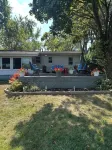 Cozy Lakefront Getaway with 3 Kayaks, in Hillsdale County, Bird Lake Michigan.