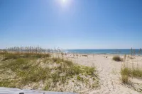 7 Bedroom - Gulf Front W/ Private Pool - 4 Kings, 9 Twins, 1 pull out