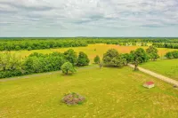 Dog-Friendly Wills Point Home w/ Grill on 10 Acres - parking