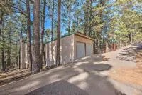 Hot Tub, Game Room & Sauna: Ruidoso Hideaway! - bar