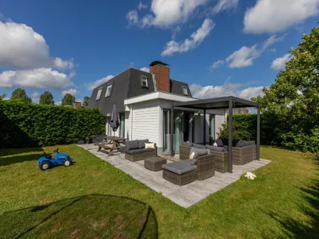 Holiday Home in Breskens Near the Beach Отели рядом с достопримечательностью «Breskens Lighthouse»