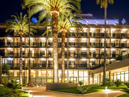 Palmon Bay Hotel & Spa Отели рядом с достопримечательностью «Beach Lazaret»