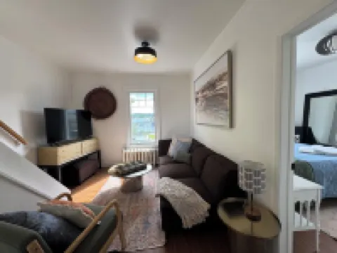 Bright fresh with Harbour views close to everything!