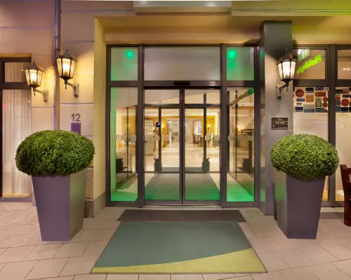 Holiday Inn NÜRNBERG City Centre Hotels in der Nähe von Brunnen Ehekarussell