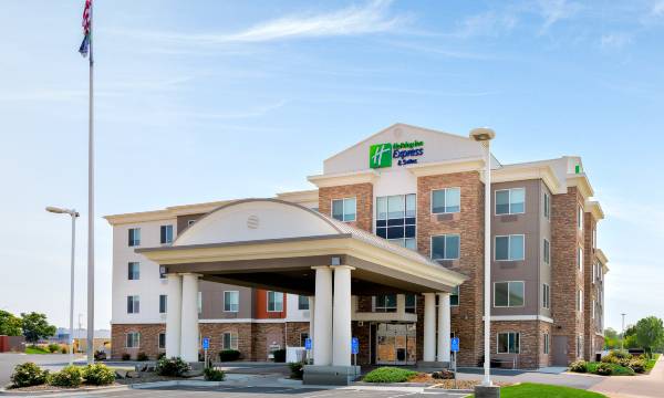 Holiday Inn Express & Suites Ontario by IHG