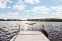 Lake Front ~ Firepit ~ Kayaks ~ SUPs ~ Yard Games