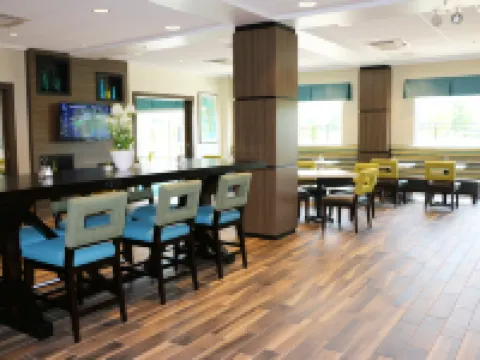 Holiday Inn Express & Suites HENDERSONVILLE SE - FLAT ROCK by IHG Hoteles en Flat Rock