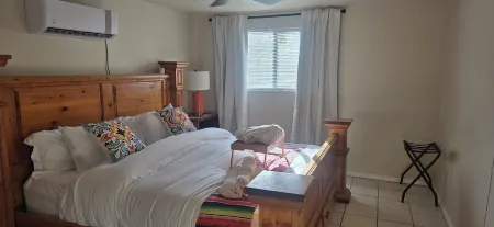 Hacienda de Napoleon. 2 bedroom casita. 1 king and 1 queen. We love pets.