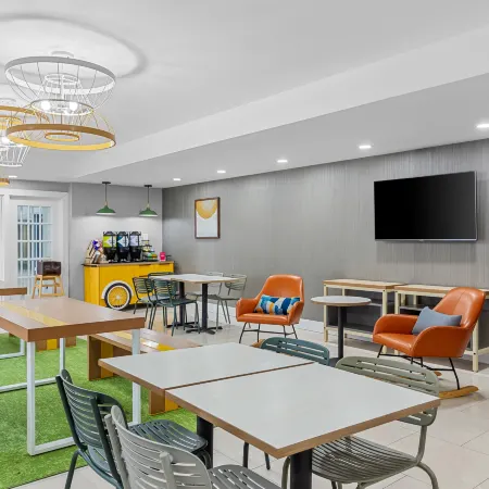 Spark by Hilton Des Plaines Chicago O'Hare