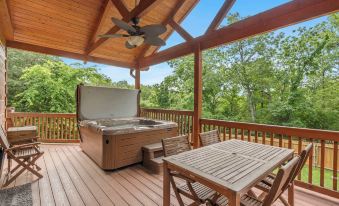 Teals Treasure Secluded Lakeside Cabin for 8!