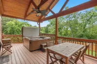 Teals Treasure Secluded Lakeside Cabin for 8!