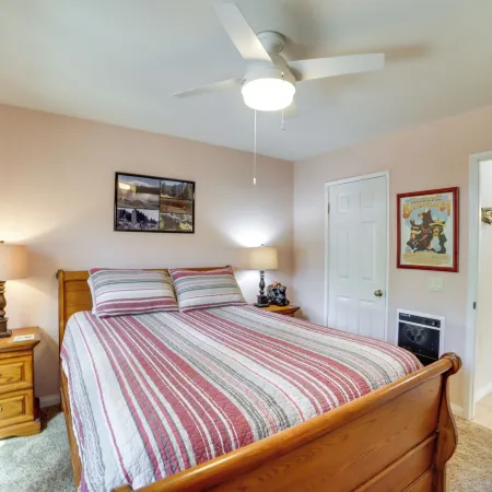 5 Mi to Mammoth Mtn Ski Area: Condo w/ Views!