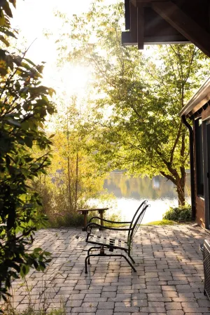 Lakeside Cabin Retreat Relax at Private Lake House!