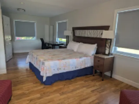 Riverboat Inn & Suites Hotels in Madison