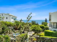 2-Bed Coastal Haven with Pool by Sunshine Beach