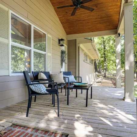 < 1 Mi to Ole Miss & The Grove! Charming Getaway