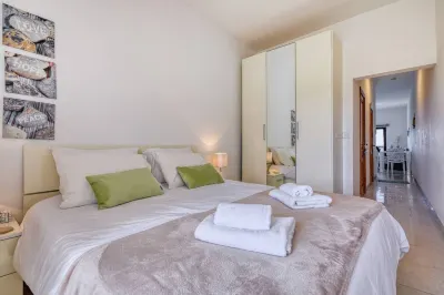 Waterfront Gozo Stay Overlooking Marsalforn Bay 마솔폰 비치 주변 호텔