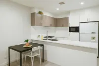 Stylish 2BR Retreat Near UC & Belconnen Mall - Homestays