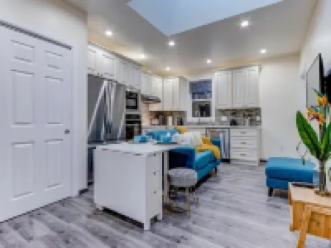 Marbella Lane - Bright and Cozy Home Near SFO Hotéis em San Mateo