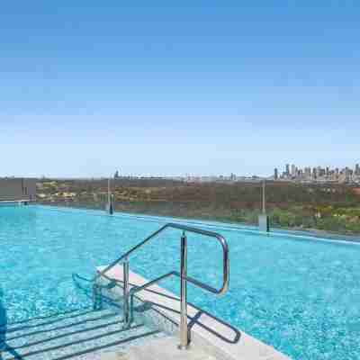 Stunning 1-bed With City Views and Amenities Fitness & Recreational Facilities