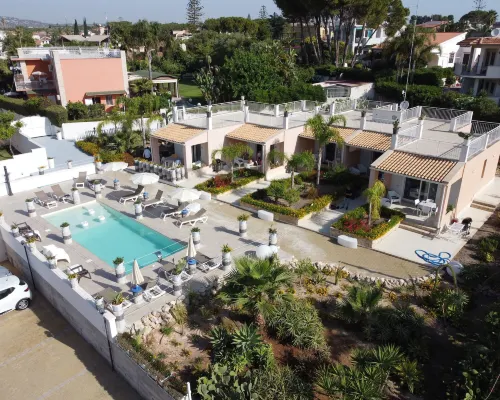 Small Luxury Apartments Pool and Sea View - Stella Del Mare Hotels in Fontane Bianche