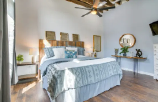 Loft-Style Apt in Dtwn Monett Pets Welcome! Hotels in 
