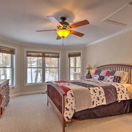 Family Home w/ Decks & Sunset Views in Beech Mtn!