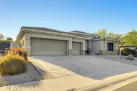Family Getaway w/ Outdoor Oasis in Goodyear! - Bathtub