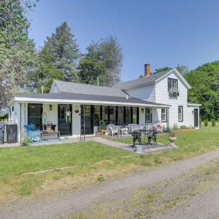South Haven Farmhouse w/ Fire Pit, 4 Mi to Beach!