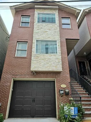Entire spacious Luxury Condo - 10mins walk to JSQ Path