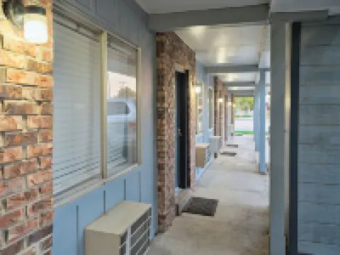 The Oakwood Inn Hotels in Logan County