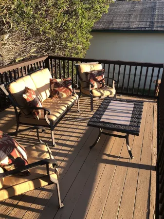 Private, vintage 2bd/2ba, 1/3 acre lot, ocean views, amazing sunsets!