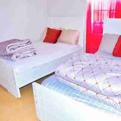 Majestic Airport Villa Rooms