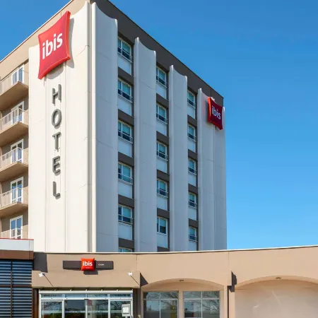 Ibis Cholet Отели в г. Шоле