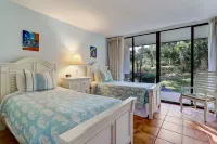 Pet Friendly 2 Bedroom Villa w/ Pool - Captain's Court