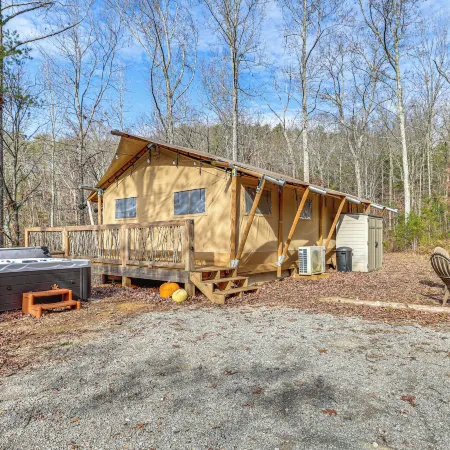 16 Mi to Lookout Mtn: Glamping Tent w/ Hot Tub