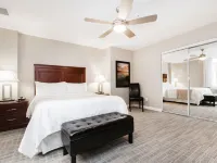 Canterra Suites Hotel Отели рядом с достопримечательностью «Арена «Роджерс Плэйс»»