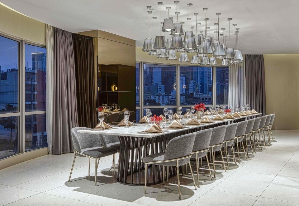 노보텔 스위트 마닐라 외관 또는 로비