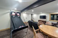 Breathtaking Views: Twin Lakes Retreat w/ Deck - 3-Star