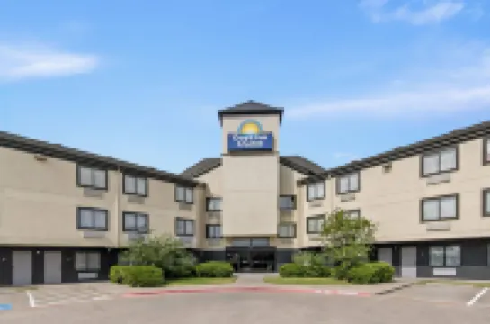 Days Inn & Suites by Wyndham DeSoto