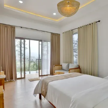 The Full Hot Spring & Resort Hotels near Outbound Pacet