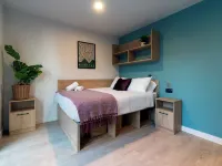 Queen Street Place Hotels near Eyre Square Centre