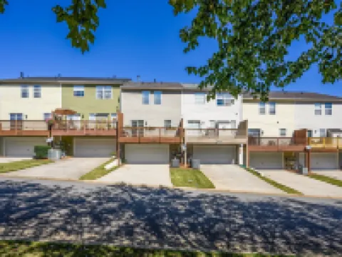 1431 Bay Overlook Dr, Woodstock Hotels in Woodstock