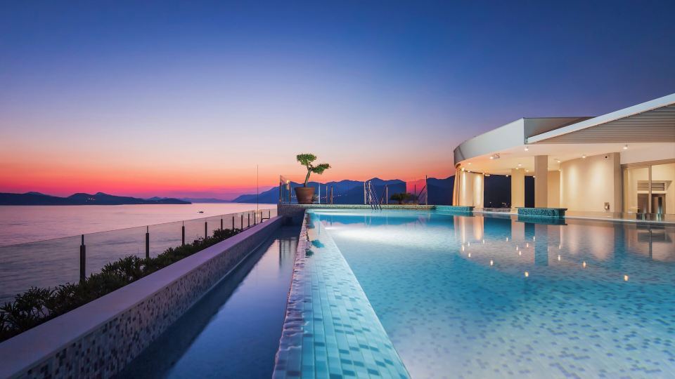 Royal Blue Hotel
