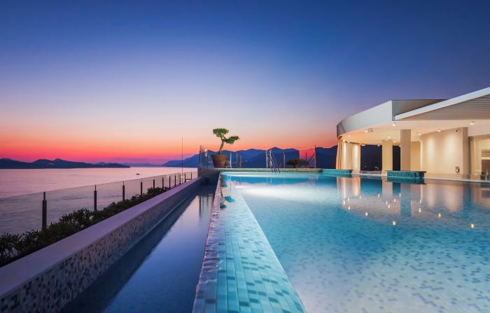 Royal Blue Hotel