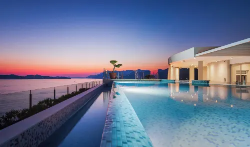 Royal Blue Hotel - Romantic