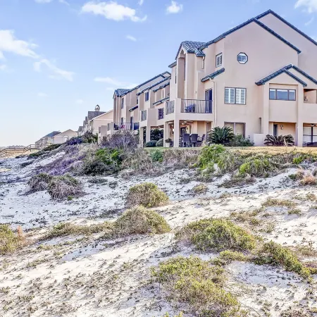 203 Sailmaker Lovely 2Br Oceanfront Patio Pool