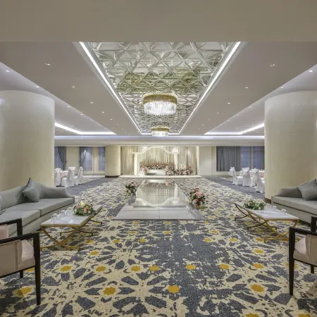 Wirgan Al Noor, Tapestry Collection by Hilton