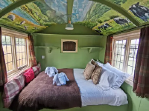 Stone Circle Glamping Hotels near Durrington Walls