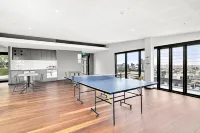 Modern Carlton Living Minutes to CBD - 4-Star